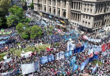 En Salta también marcharon en rechazo al DNU del presidente Javier Milei
