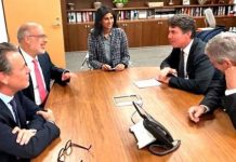 Caputo y Posse ya están reunidos con los representantes del FMI