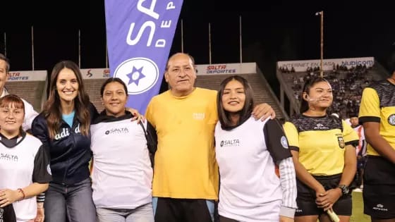 Inició el Torneo de Fútbol de los Barrios 2025 en el estadio Martearena