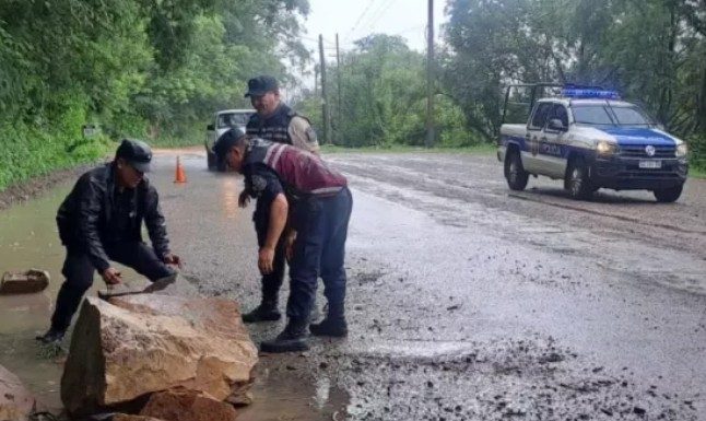Asistencia policial a personas afectadas por las intensas lluvias en Capital y Valle de Lerma Ministerio de Seguridad Noticias de Salta