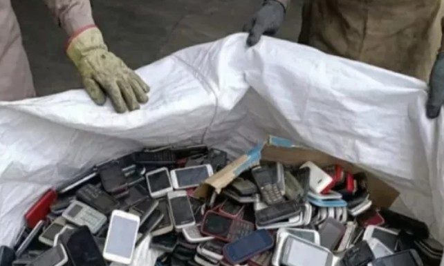 Más de 2.600 celulares secuestrados en unidades carcelarias fueron destinados a reciclaje