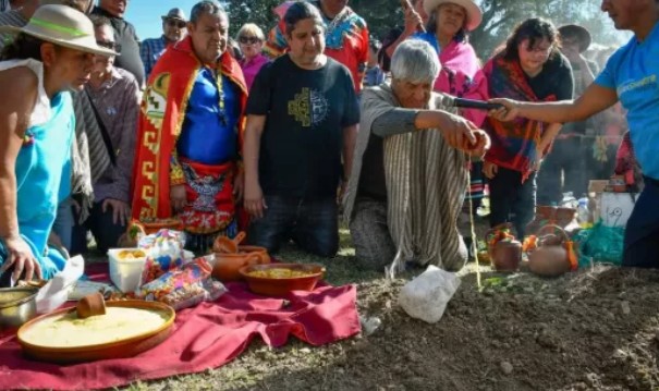 El Mercado Artesanal de Salta celebró la 25ª edición del Tradicional Convite a la Pachamama