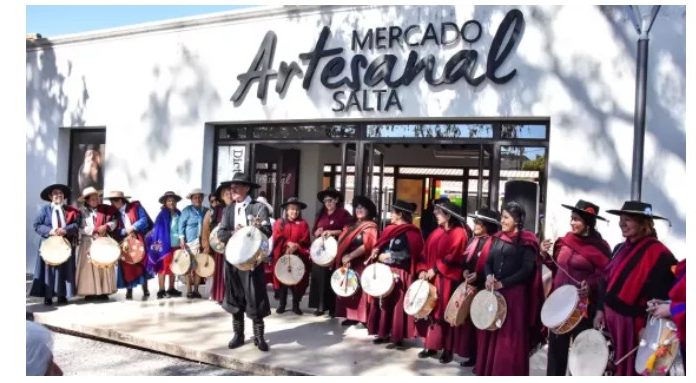 Más de 30 copleros formaron parte del cierre de «Voces Vivas» en el Mercado Artesanal